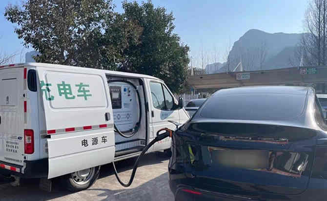 南部汽车搭电